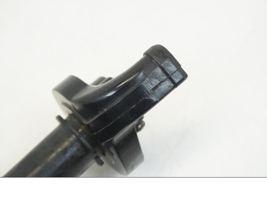 Snett uppifrån på Gasreglage från en Triumph TT 600 -2002 motorcykel.