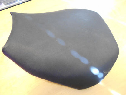 Baksidan på Sadel från en Kawasaki ZX-10R -2004 motorcykel.