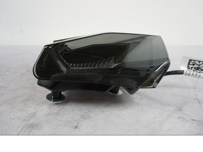 Snett nerifrån på Baklampa från en KTM 1290 Super Duke R -2023 motorcykel.