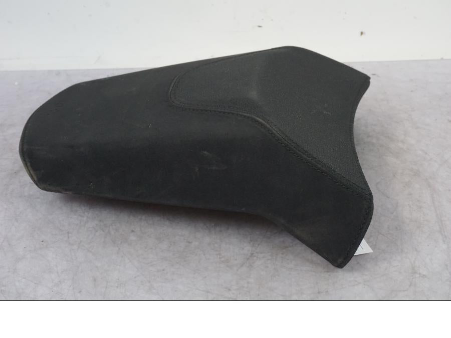 Framsidan på Sadel från en KTM 1290 Super Adventure S -2022 motorcykel.