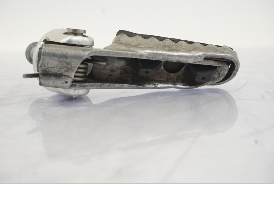 Vänster sida på Fotpinne från en BMW S 1000 XR -2019 motorcykel.