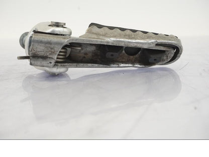 Vänster sida på Fotpinne från en BMW S 1000 XR -2019 motorcykel.