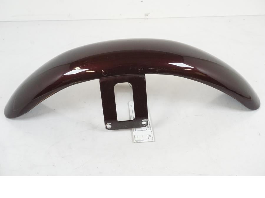 Snett nerifrån på <p>Framskärm från HD Softail Custom FXSTC 1987.</p>

<p>Repor samt mindre slitage av lack se bilder.</p> motorcykel.