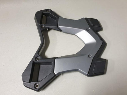 Vänster sida på Pakethållare från en BMW R 1200 R -2014 motorcykel.