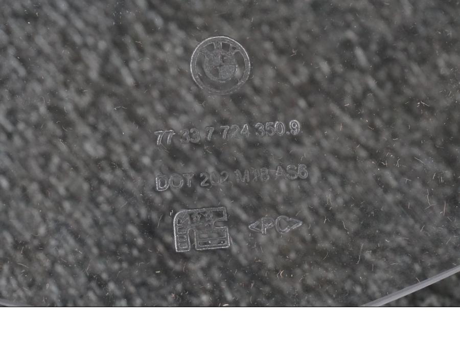 Snett uppifrån på Vindruta från en BMW K 1600 GTL -2015 motorcykel.