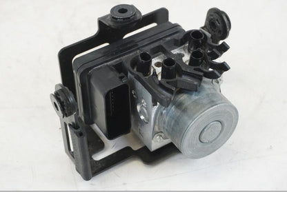 Framsidan på ABS Modulator från en Husqvarna 701 Supermoto -2020 motorcykel.