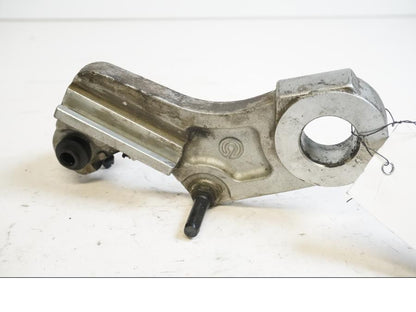 Baksidan på Bromsoksfäste från en KTM 690 SMC -2008 motorcykel.