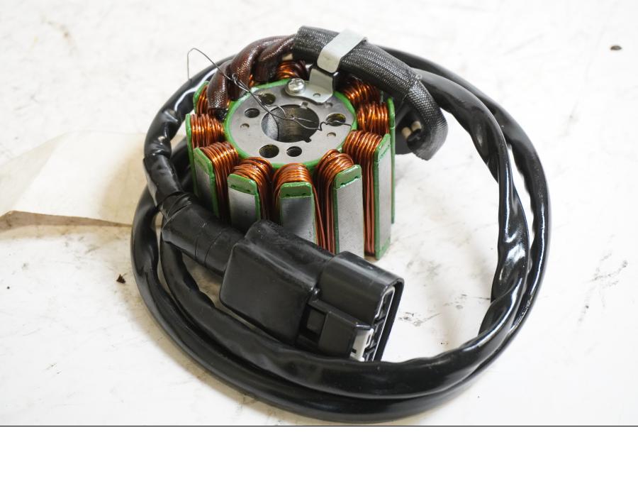 Framsidan på Generator från en Yamaha FZ-8 -2011 motorcykel.