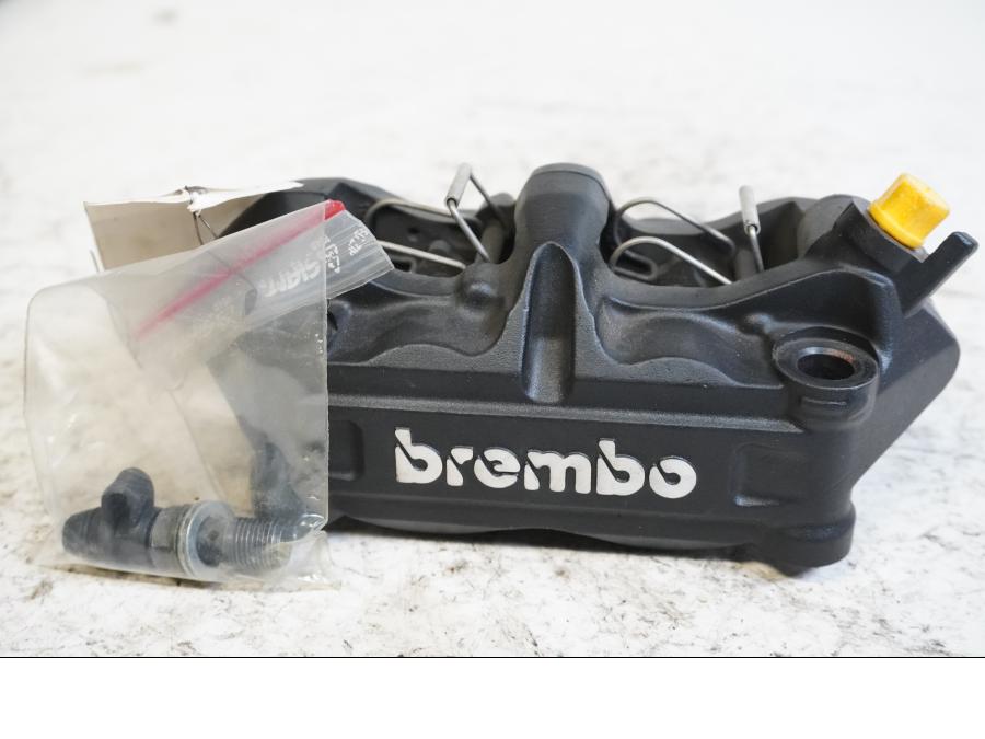 Framsidan på Bromsok från en Triumph Speed Triple -2011 motorcykel.