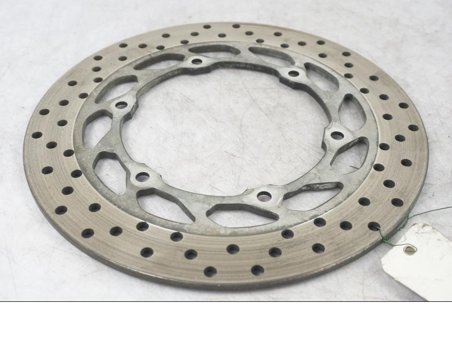 Framsidan på Bromsskiva från en Yamaha MT-01 -2005 motorcykel.