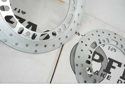 Höger sida på Bromsskiva från en Kawasaki GPX 600 -1994 motorcykel.