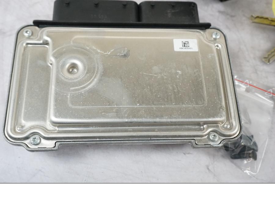 Extrabild2 på Låssats från en BMW F 800 R -2018 motorcykel.