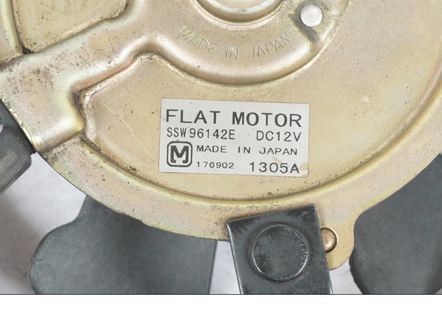 Snett uppifrån på Vattenkylfläkt från en Honda NT 650 V -2002 motorcykel.