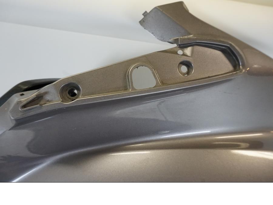 Baksidan på Sidkåpa från en Honda ST 1300 -2002 motorcykel.