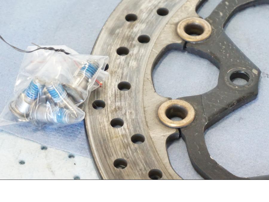 Höger sida på Bromsskiva från en Suzuki GSX 1300 BK -2008 motorcykel.