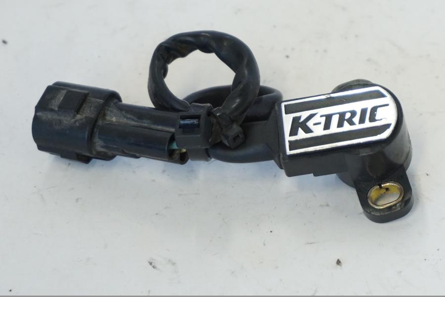 Baksidan på TPS från en Kawasaki ZR-7 -2001 motorcykel.