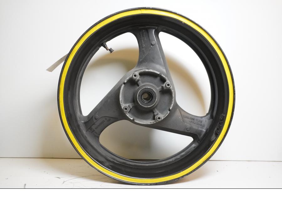 Framsidan på Fälg från en Honda VTR 1000 F -1997 motorcykel.