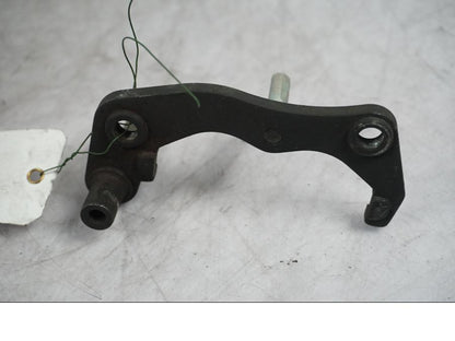 Baksidan på Bromsoksfäste från en Triumph Bonneville -2004 motorcykel.