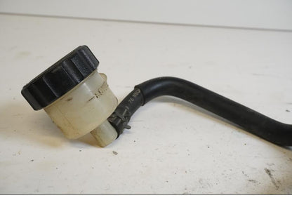 Snett uppifrån på Bromshuvudcylinder från en Yamaha FZR 1000 -1993 motorcykel.