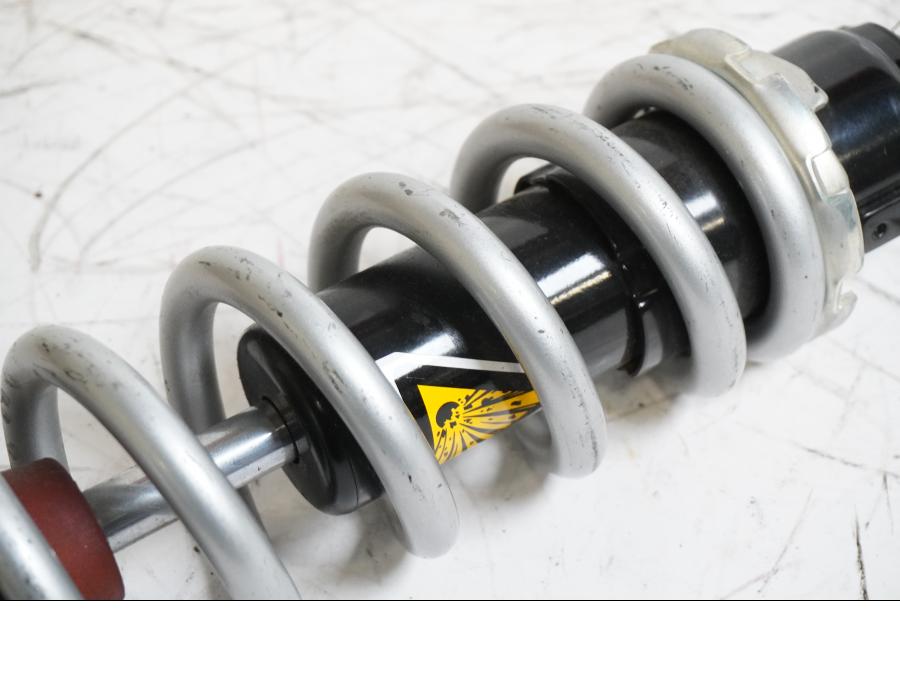 Höger sida på Stötdämpare från en Yamaha FZ-1 N -2006 motorcykel.