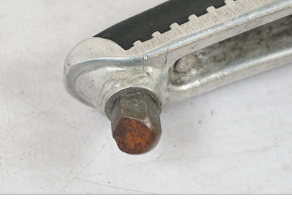 Snett uppifrån på Fotpinne från en Suzuki SV 650 -1999 motorcykel.