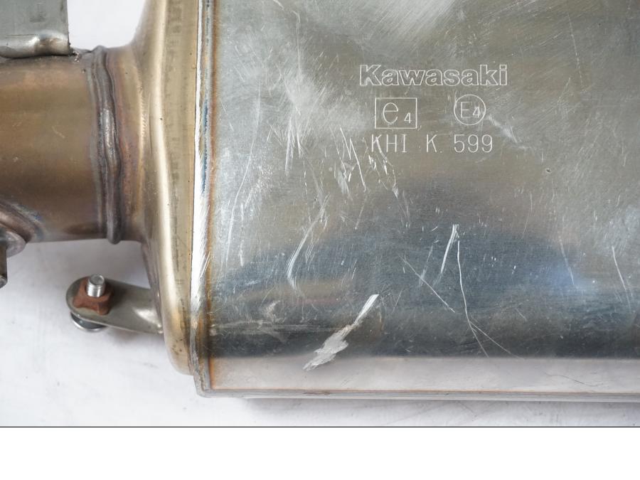 Extrabild2 på Ljuddämpare från en Kawasaki ZX-6R -2011 motorcykel.