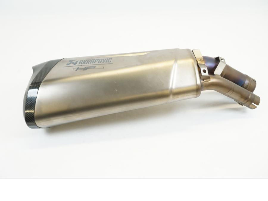 Baksidan på Ljuddämpare Sport från en BMW S 1000 R -2018 motorcykel.