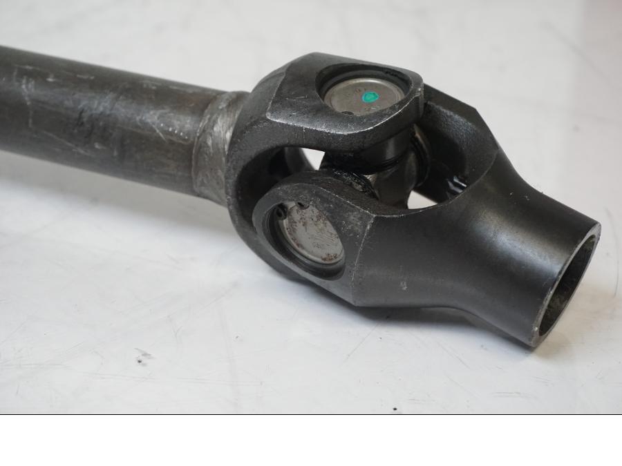 Snett uppifrån på <p>Kardanaxel från Triumph Tiger Explorer 2010.</p>

<p>Med låsring.</p> motorcykel.