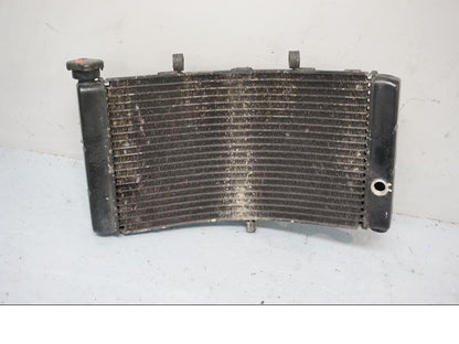 Framsidan på Vattenkyl från en Honda CBR 900 RR -1996 motorcykel.