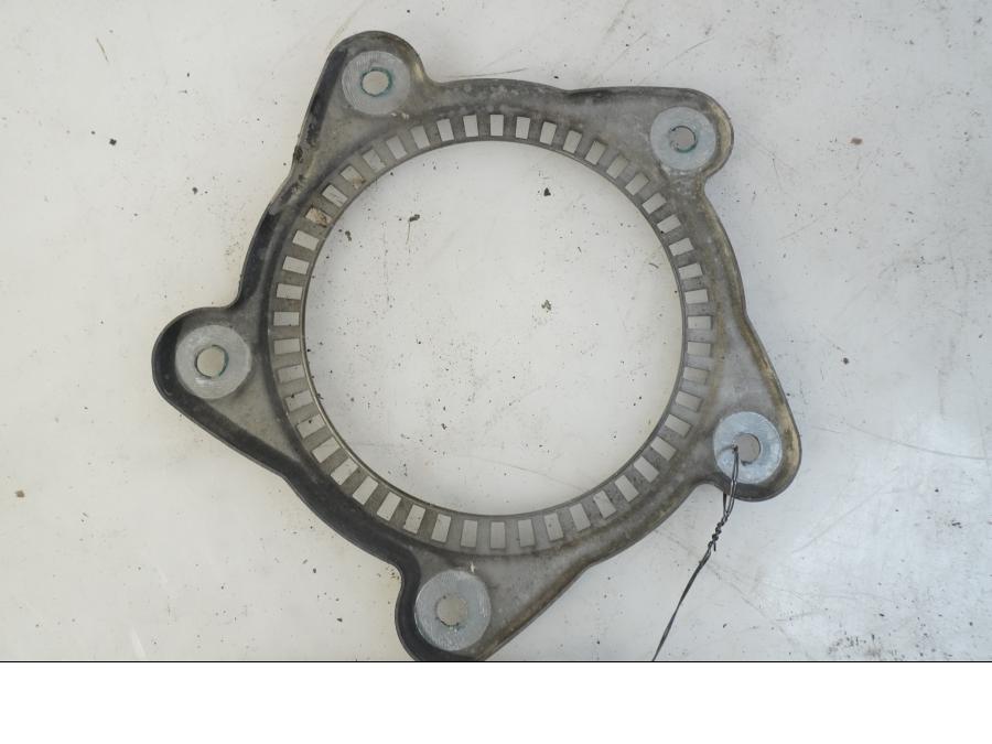 Baksidan på ABS krans från en BMW F 800 GS -2008 motorcykel.