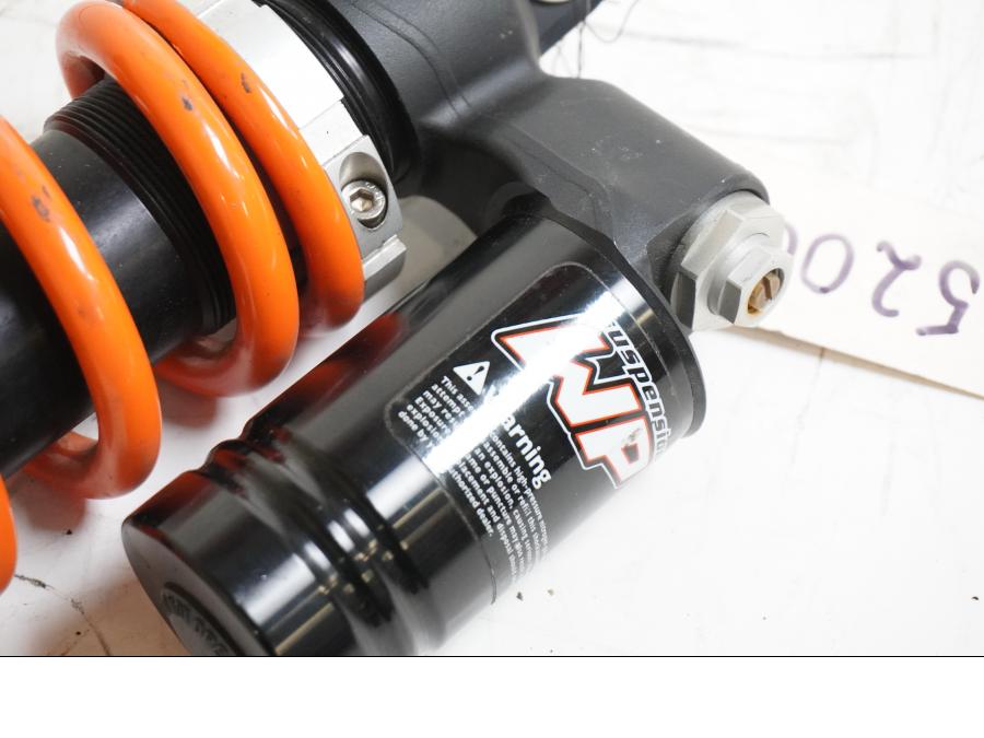 Baksidan på Stötdämpare från en KTM RC8 -2009 motorcykel.