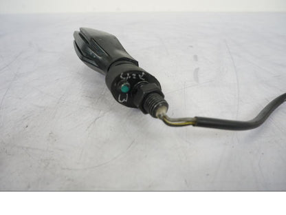 Vänster sida på Blinkers LED från en KTM 125 Duke -2017 motorcykel.