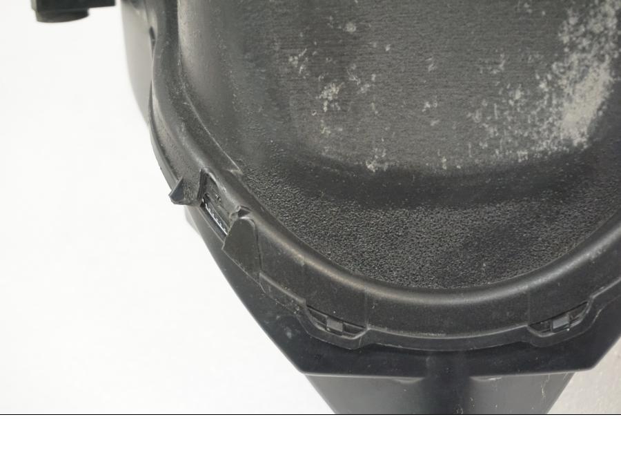 Snett nerifrån på Strålkastare från en Suzuki GSX-R 1000 -2007 motorcykel.