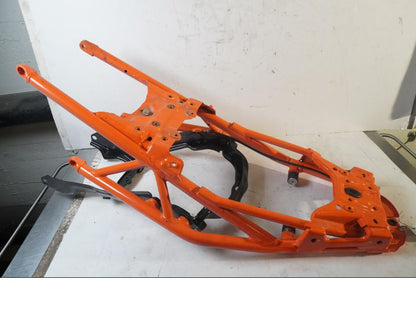 Baksidan på Bakram från en KTM 125 Duke -2017 motorcykel.