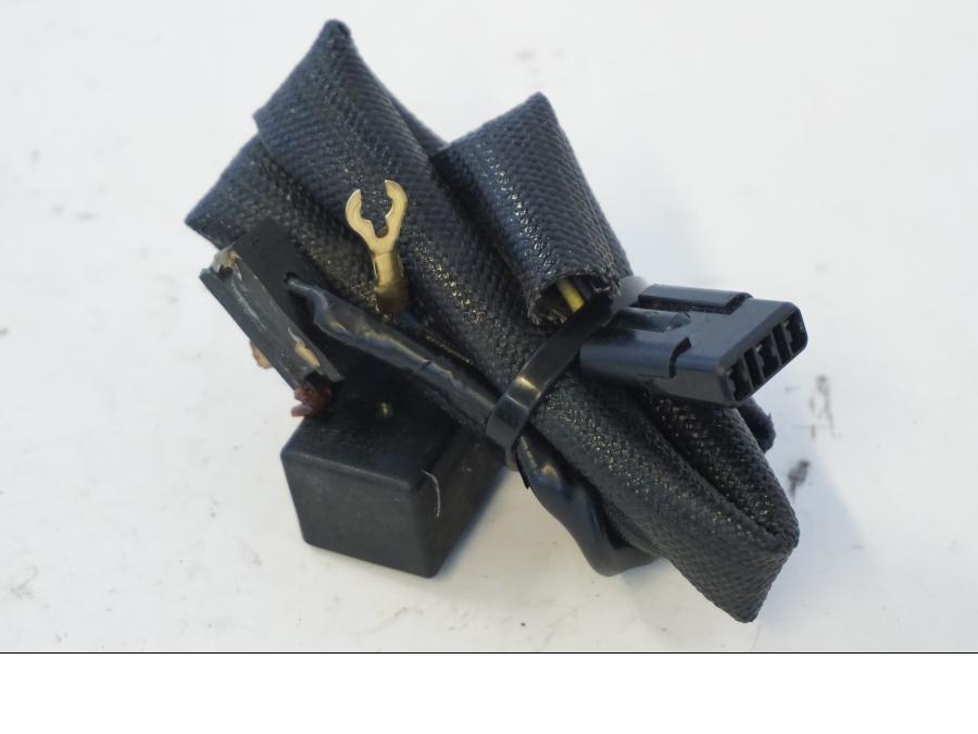 Vänster sida på Tändpickup från en Kawasaki ER-6N -2012 motorcykel.