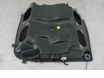 Snett nerifrån på Luftburk från en Ducati Multistrada V4 -2024 motorcykel.