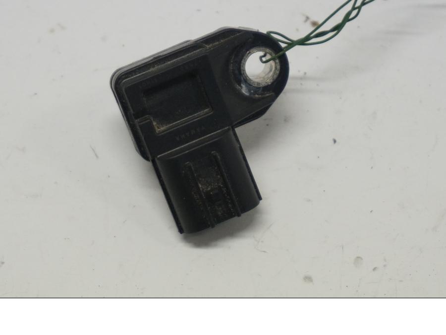 Baksidan på Mapsensor från en Yamaha FZ1-SA -2007 motorcykel.