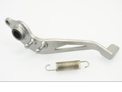 Höger sida på Bromspedal från en Kawasaki Z 1000 -2014 motorcykel.