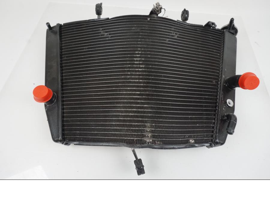 Extrabild1 på Vattenkyl från en Suzuki GSX-R 750 -2009 motorcykel.