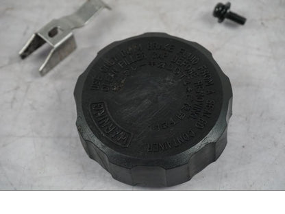 Baksidan på Bromsvätske lock från en Yamaha MT-09 -2024 motorcykel.