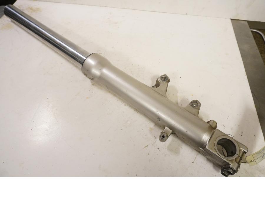 Framsidan på Gaffelben från en Suzuki GSX-R 600 -2000 motorcykel.