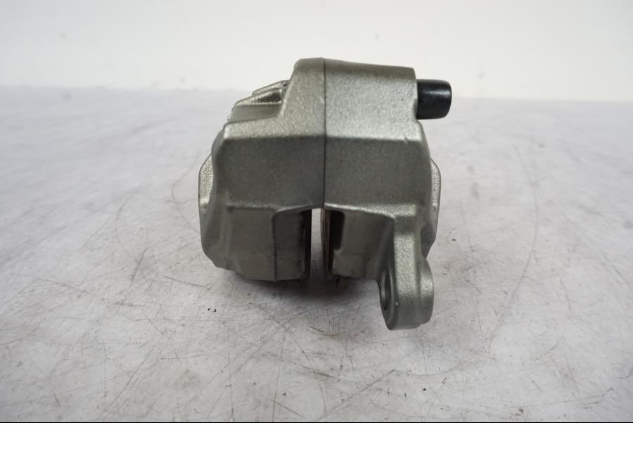 Höger sida på Bromsok från en KTM 1290 Super Duke R -2021 motorcykel.