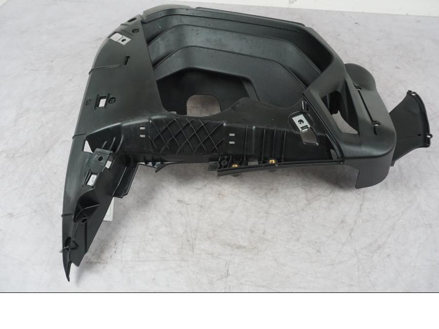 Baksidan på Sidkåpa innerplast från en Ducati Multistrada V4 -2024 motorcykel.