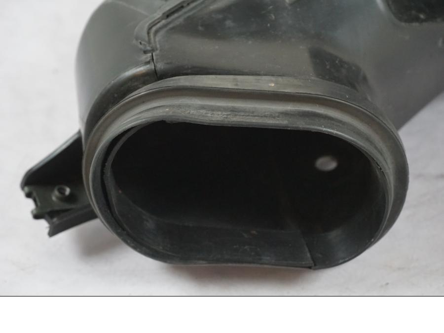 Extrabild4 på Luftrör från en Suzuki GSX-R 750 -2006 motorcykel.