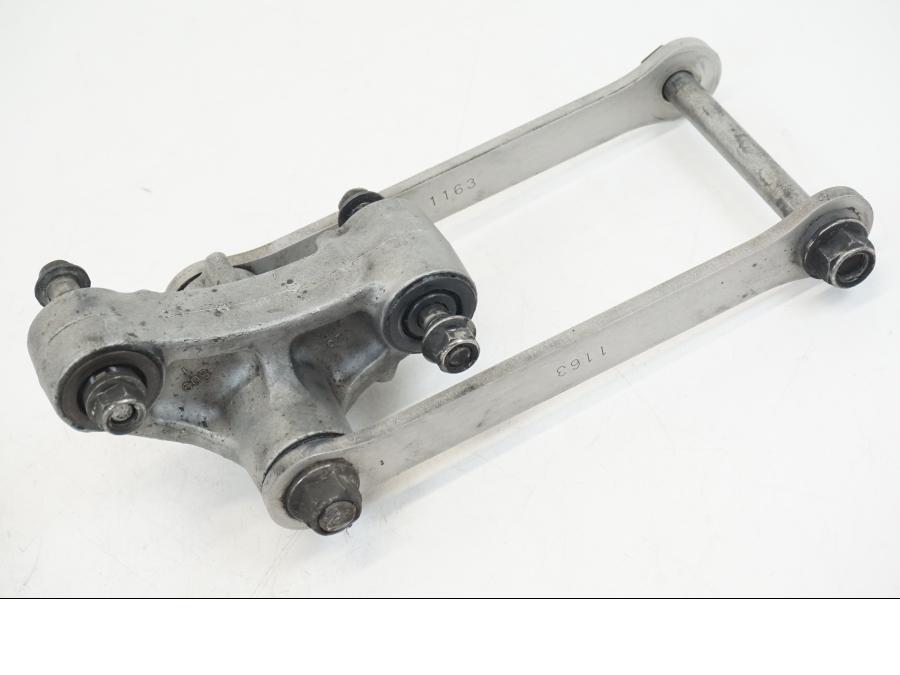 Höger sida på Stötdämparlänkage från en Kawasaki ZX-12R -2000 motorcykel.