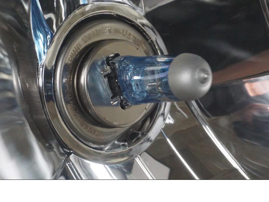 Höger sida på Strålkastare från en MV Agusta Dragster -2014 motorcykel.