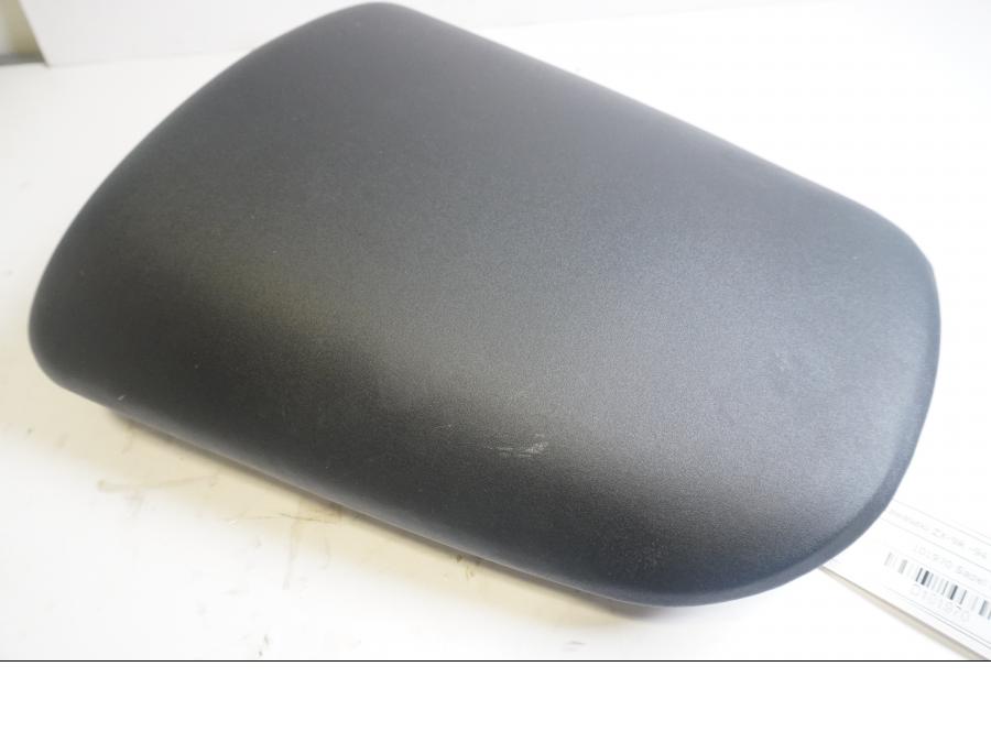 Framsidan på Sadel från en Kawasaki ZX-9R -1994 motorcykel.