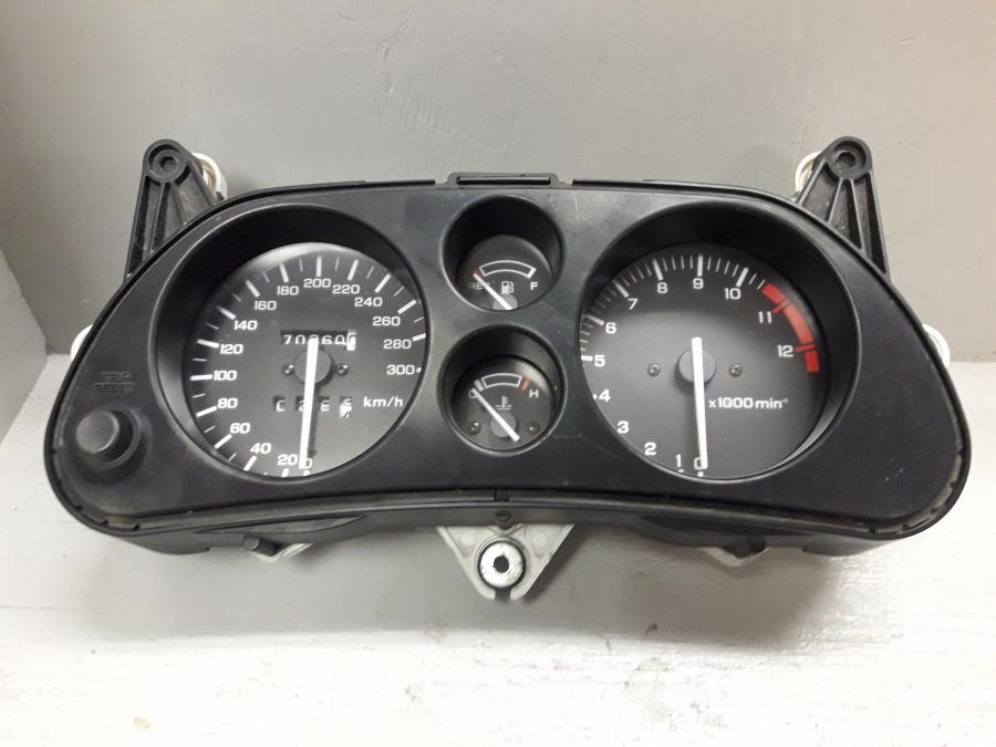 Framsidan på Instrumentpanel från en Honda CBR 1000 F -1999 motorcykel.