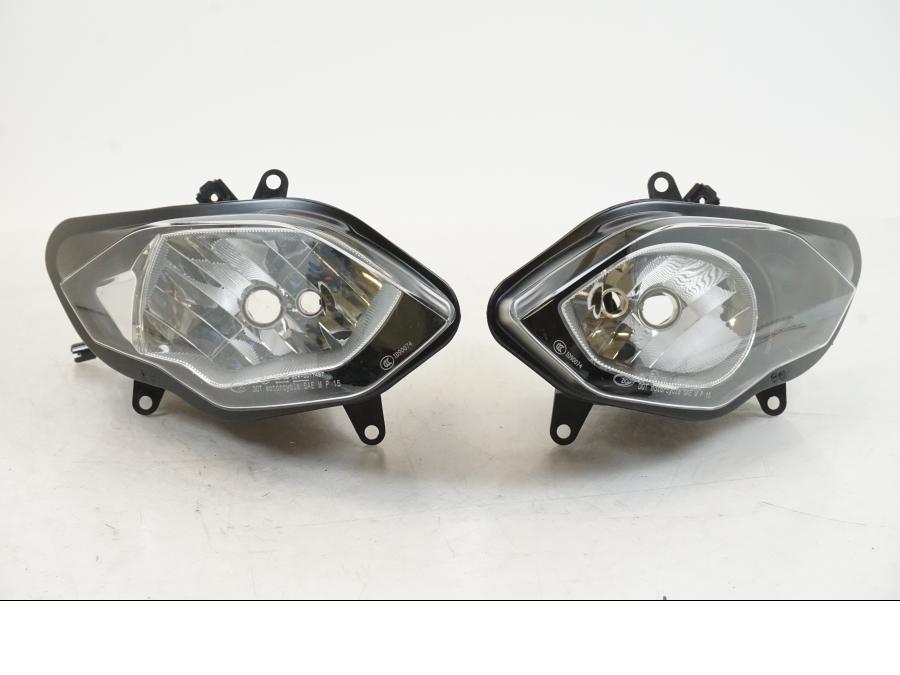 Framsidan på Strålkastare från en BMW R 1200 RS -2014 motorcykel.