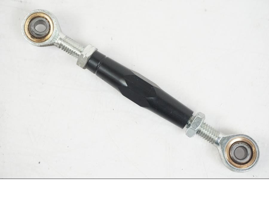 Snett nerifrån på Växellänkage från en KTM 1290 Super Duke R EVO -2023 motorcykel.